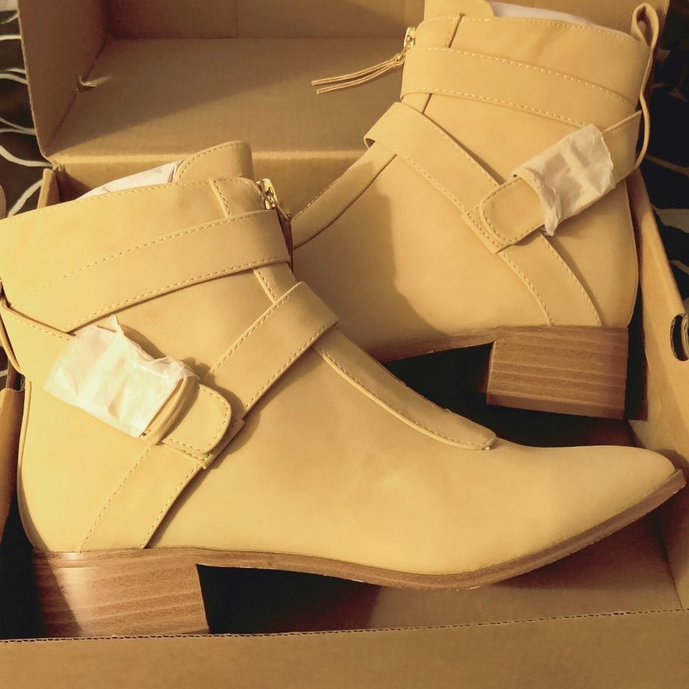 Women's size 7.5 Tan Ankle Boots